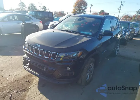 2024 Jeep Compass Latitude 4X4 z USA, uszkodzony, nr VIN 3C4NJDBN8RT100723